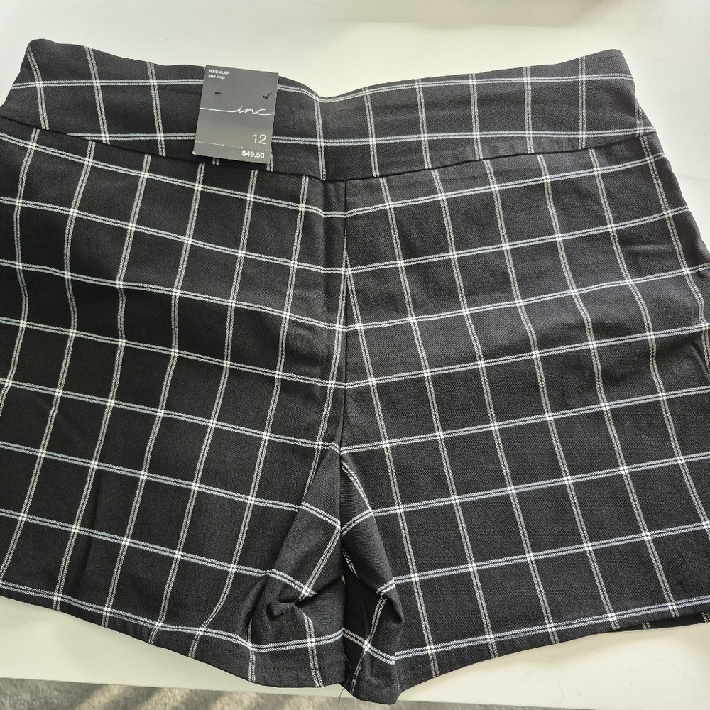 Women's mid-rise shorts (size 12)